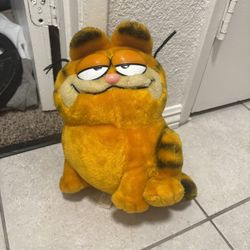 1981 United Inc Vintage Garfield Plush 