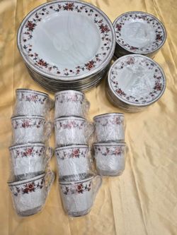 Dinnerware Set Fine China 8 place set with additional cups