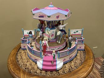 Barbie Holiday Go Round 2001 Mr. Christmas with 50 musical songs