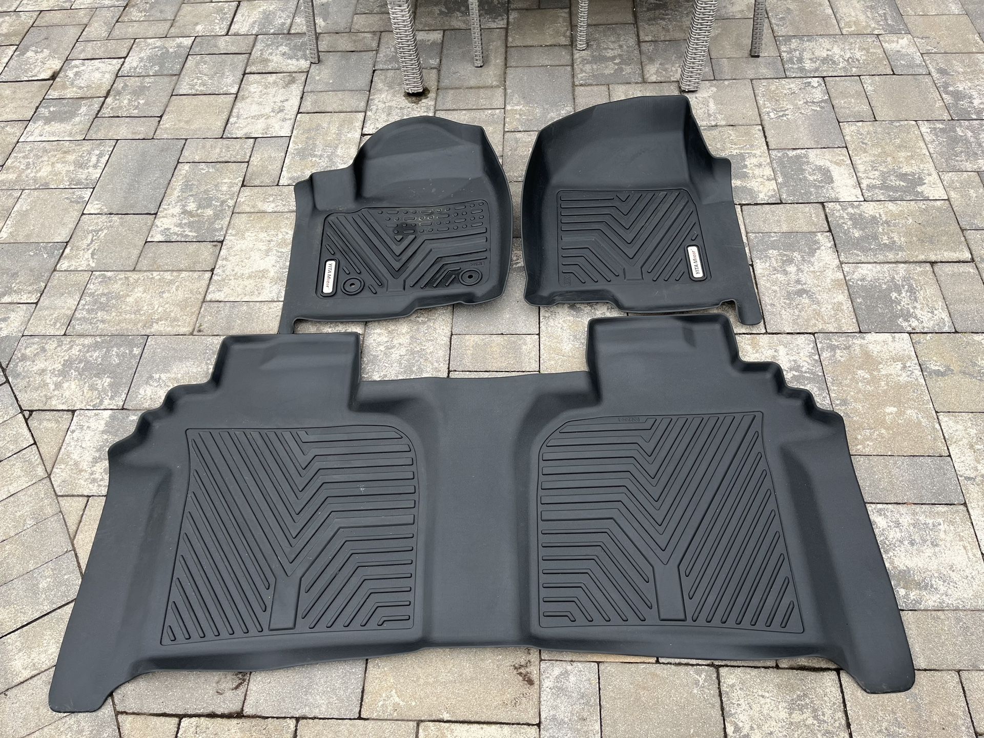 GMC Sierra / Chevy Silverado Fooor Mats