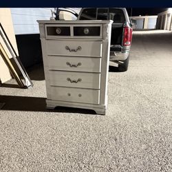 🎁BEAUTIFUL/ 5 DRAWER CHEST/ WHITE COLOR🎁
