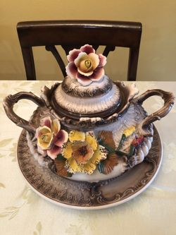 CAPODIMONTE PORCELAIN