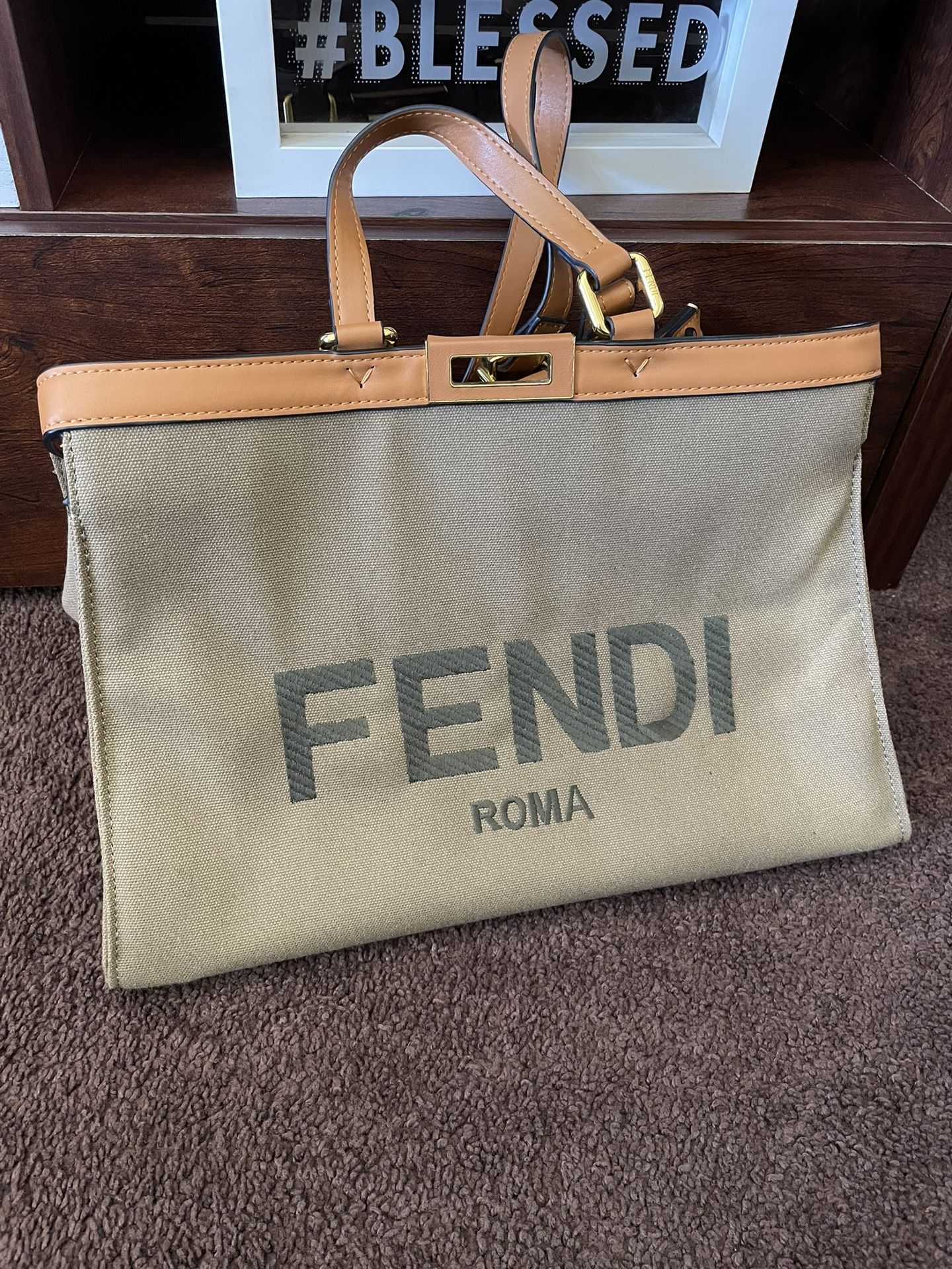 Fendi Roma Olive Green Bag for Sale in Pico Rivera, CA - OfferUp