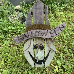 Wood Fence type Scare Crow Face Yard Sign  26” H 20” W