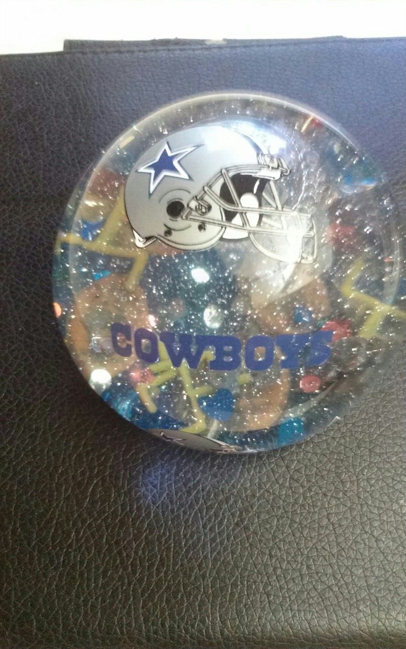 Dallas cowboys snow globe