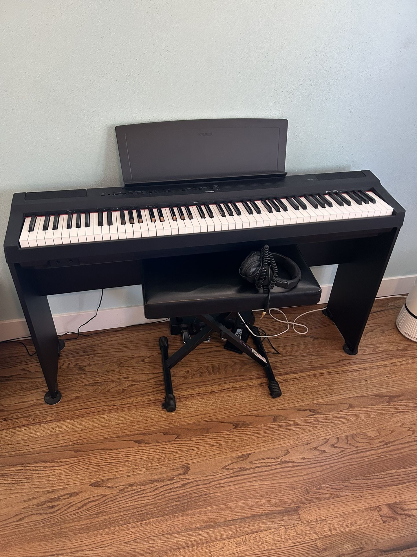 Yamaha P-125 + Accessories, Low Price!