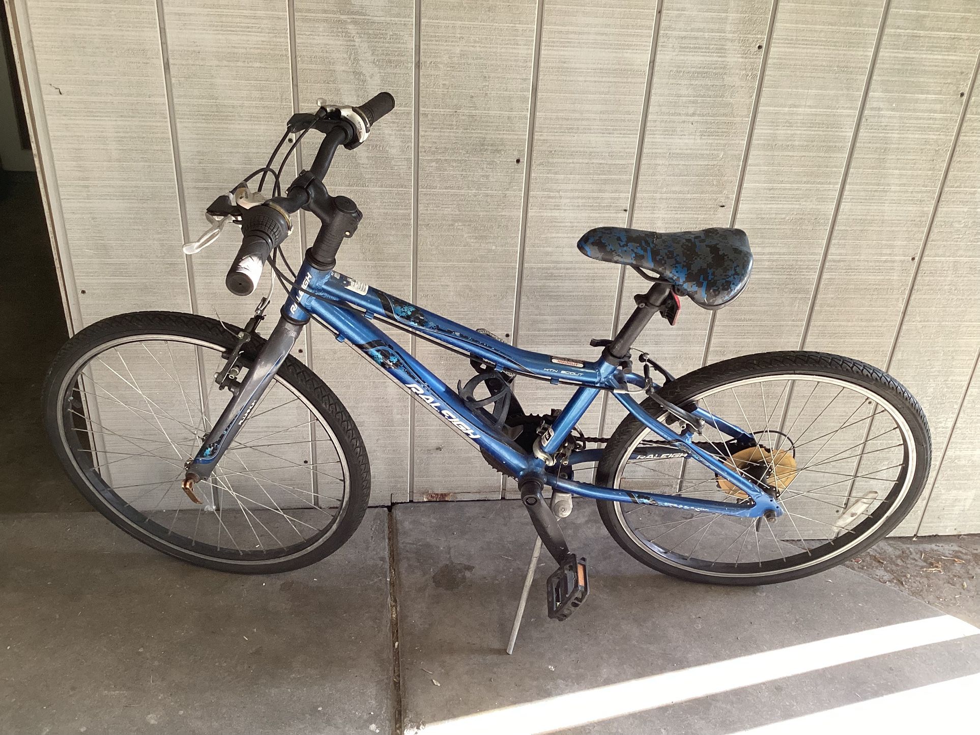 24” Road Raleigh Aluminum Bike For Boys Speeds Good Condition - Main Image