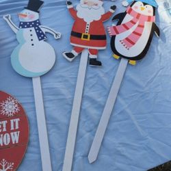 Christmas Decorations yard sticks 

We are raising money for rescued kitties 😻 

Please see all our listings

Thank you 😺