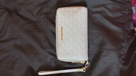 Michael kors wallet wristlet