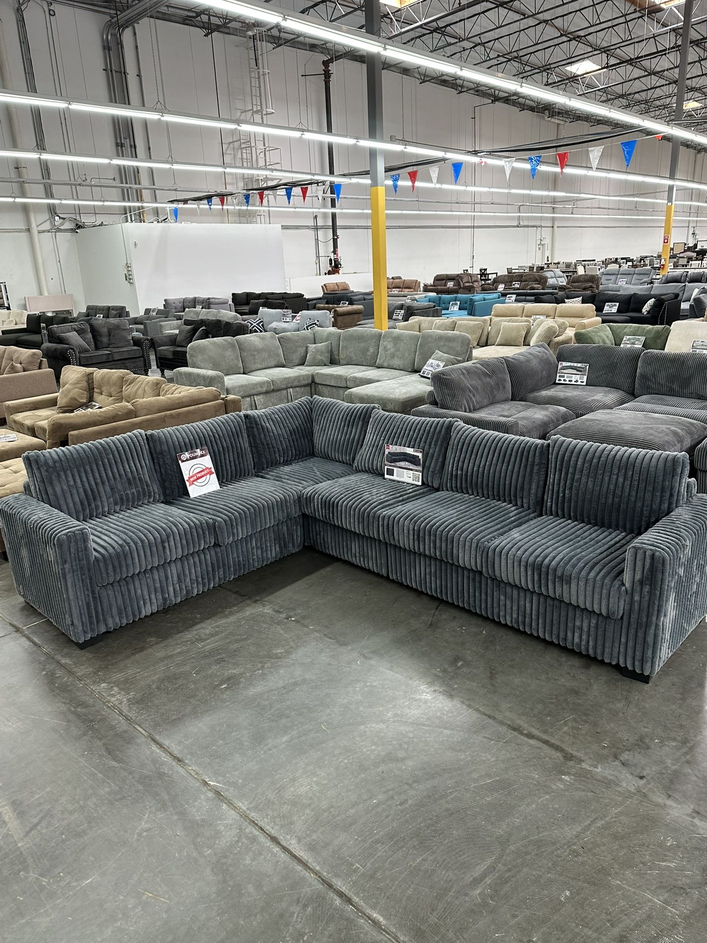 4-Piece Sectional Set One-Arm Loveseat x 2 + Corner Wedge + Armless Chair Color: Dark Gray. Sofa Seccional De 4 Piezas Color Gris