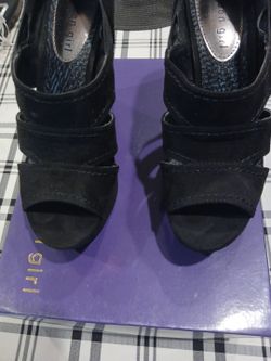 Lightly used Madden girls wedges 👡