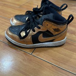 Size 9c Black And Gold Jordans