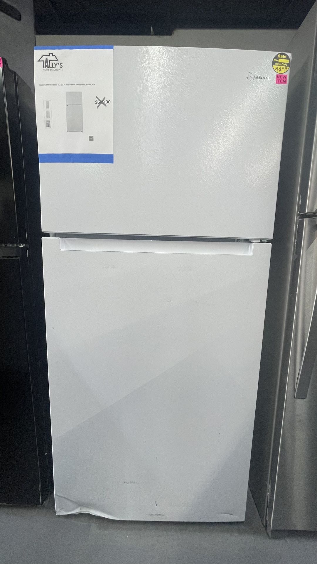 Top Freezer Seasons 14.2 cu.ft Refrigerator In White