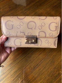 GUESS Kettering Envelope Wallet in the shade mocha.