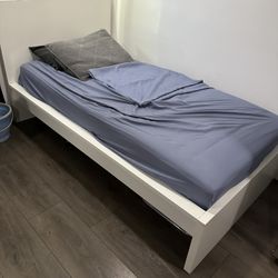 Twin Bed Whit Mattress 
