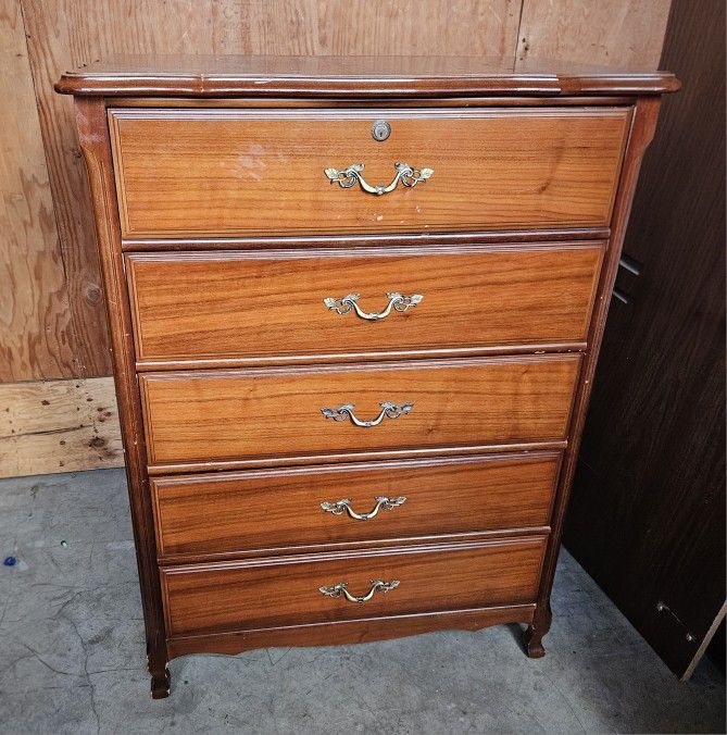 Solid Wood 5-Drawer Dresser – Traditional Style