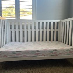 Baby Crib With Mattress 