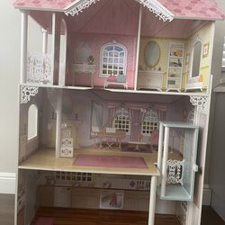 Dollhouse And Accessories 
