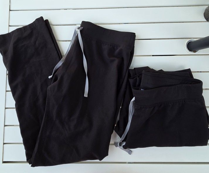 Set of 2 Figs High Waisted Livingston Basic Scrub Pants Style # T21003T size
Medium/Tall