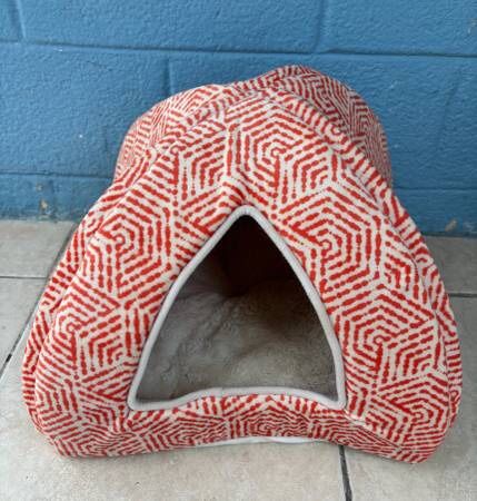 La. Ti. Paw Hexagon Velvet Pet Cave