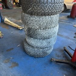 285/70/17 Bfg Ko2s    X5