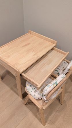Adjustable child desk and two adjustable chairs ( please see dimensions on pictures)
環安幼兒成長桌椅組