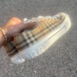 burberry converse 