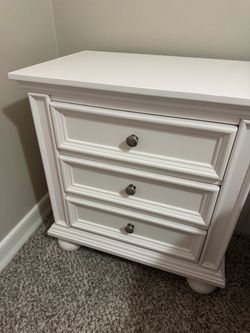 White 3-Drawer Nightstand with Brushed Nickel Knobs