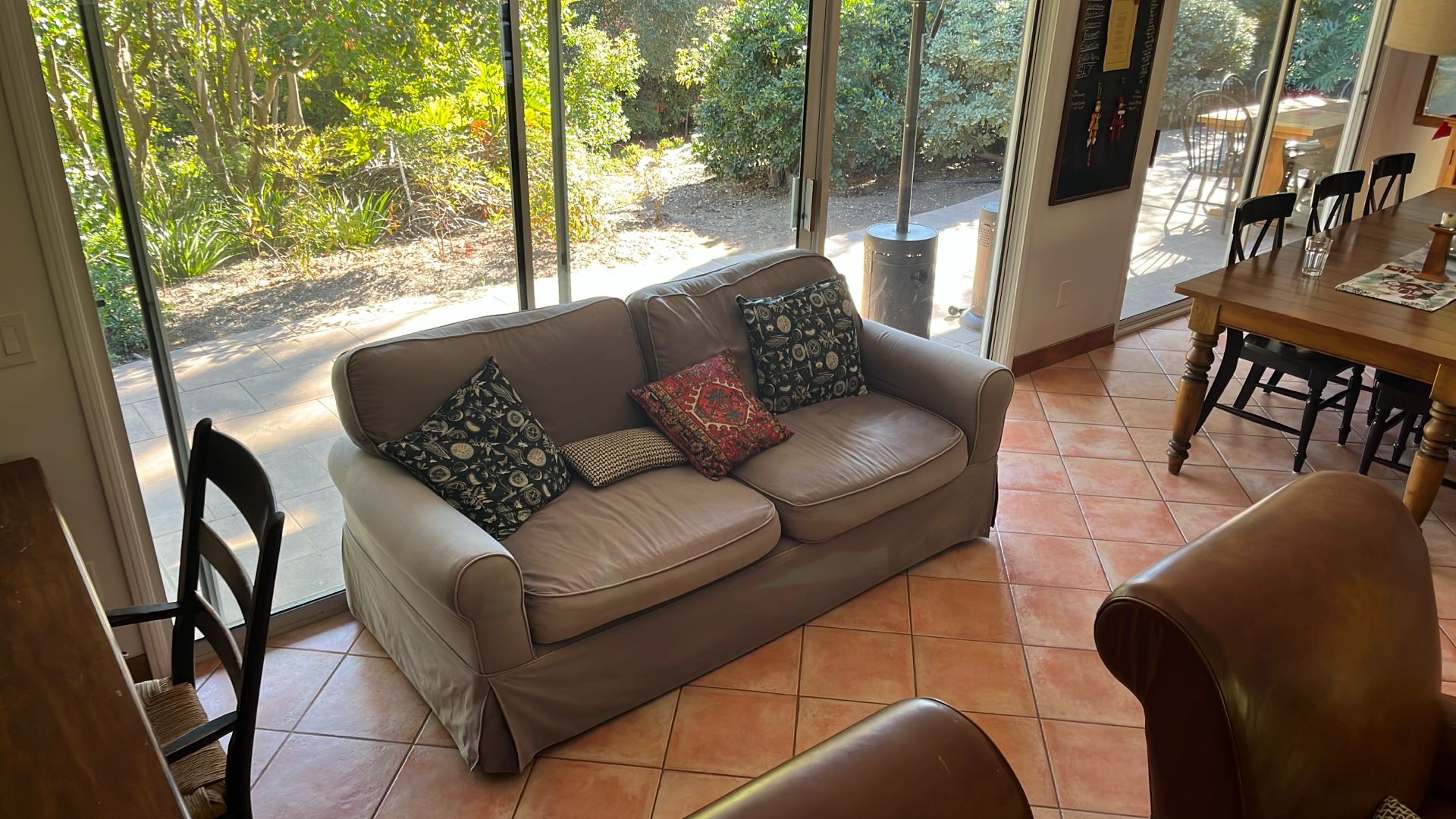 Free Comfy Sofa