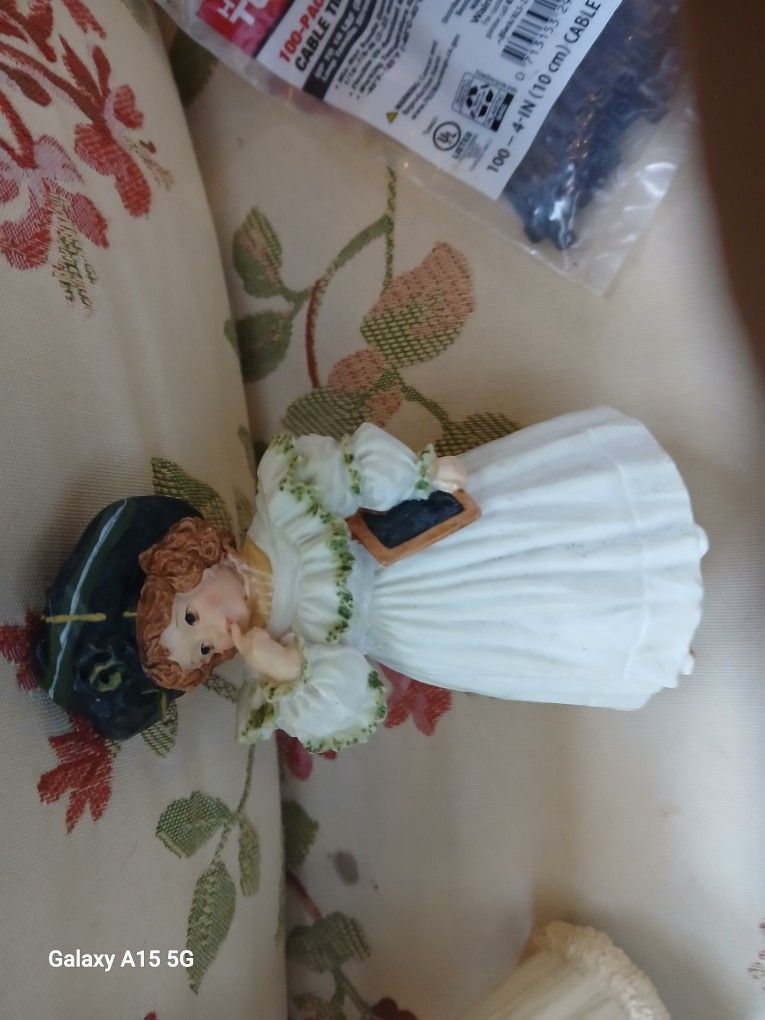 The image shows the bottom of a "School Days" figurine, H1318, a limited edition collectible by Maud Humphrey Bogart, mother of actor Humphrey Bogart.