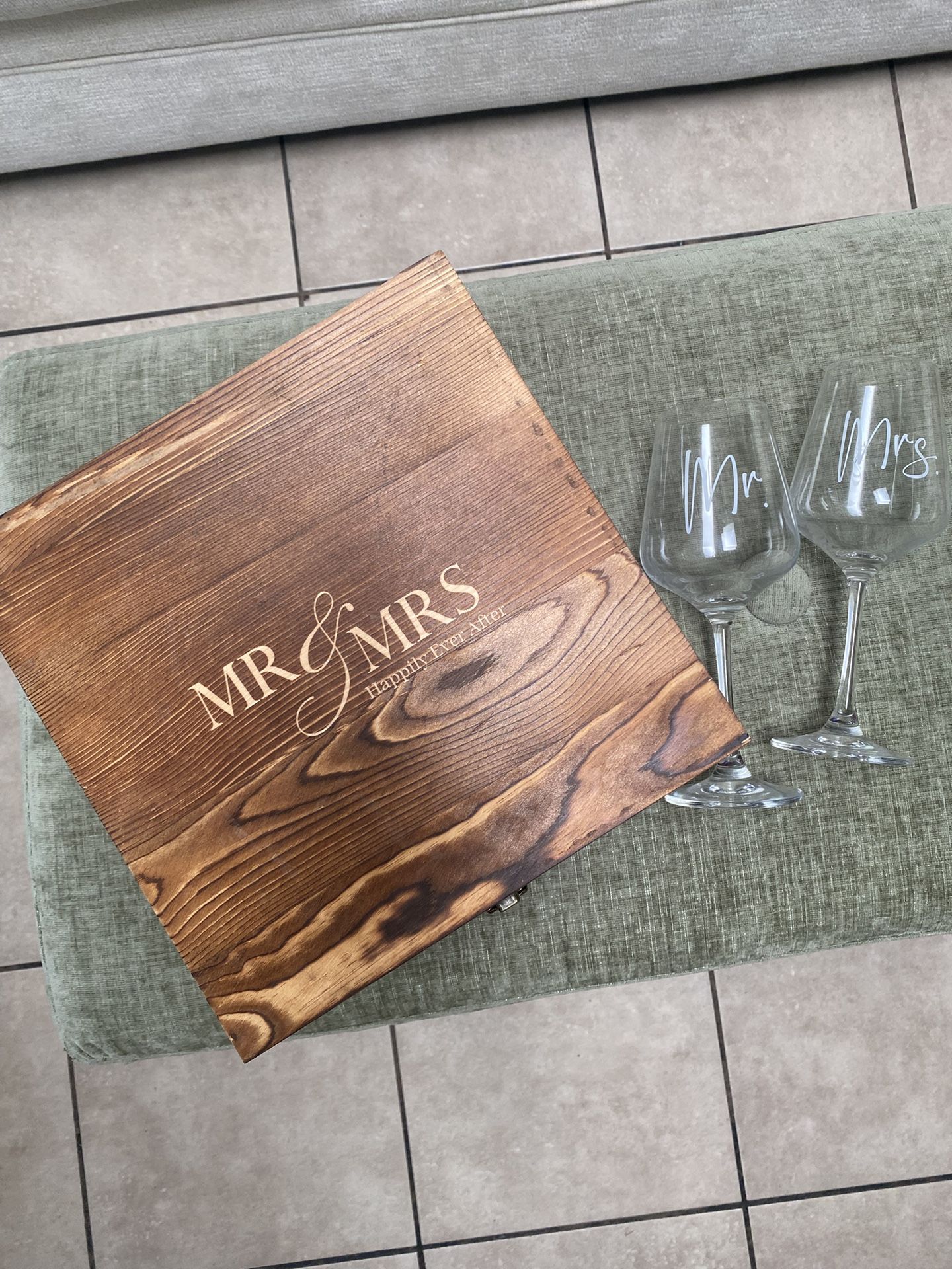 Mr and Mrs Wine Box