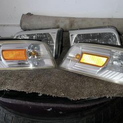 Grand Marquis 2006 Headlights 60$