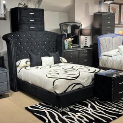 Alzire Black Bedroom Set
Furniture of America$20 Down Payment and delivery available 