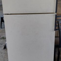 REFRIGERATOR APT SIZE $100 OBO