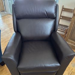 LA-Z-BOY Rheeves Leather Recliner 