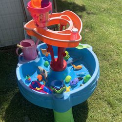 Step 2 Water Table With Toys