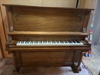 Free Piano. 1920’s Lighte And Co