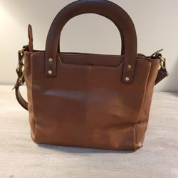 Used But Very Clean With Lots Of Room And Its All Leather  .    Size  .  21 "×  11"×  5" .