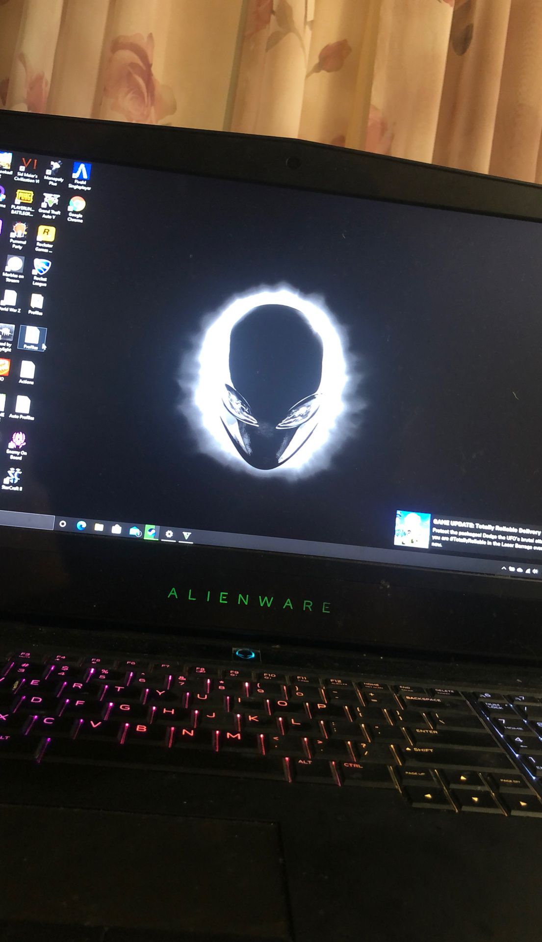 Alienware 2019 laptop m17 *damaged corner*