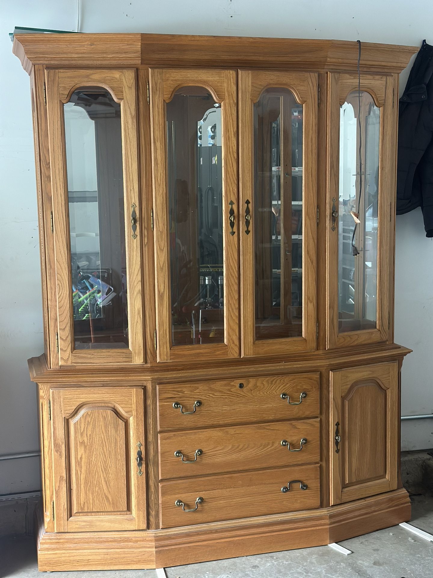China Cabinet Solid Wood Oak