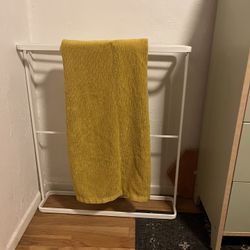 Yamasaki Tower Towel rack 