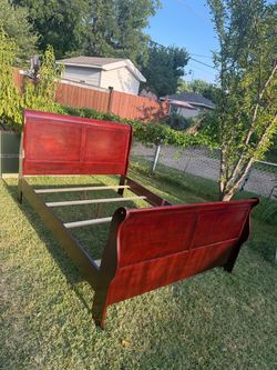 Queen Bed Frame 🤎