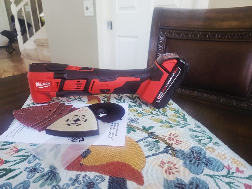 Milwaukee 18V Lithium-Ion Cordless Oscillating Multi-Tool W/(1)2ah Battery.