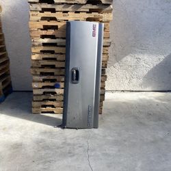 2000 N Newer Tailgate. 