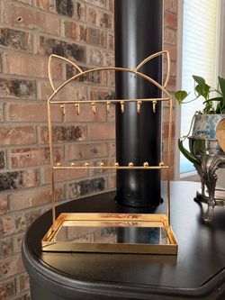 Gold jewelry holder