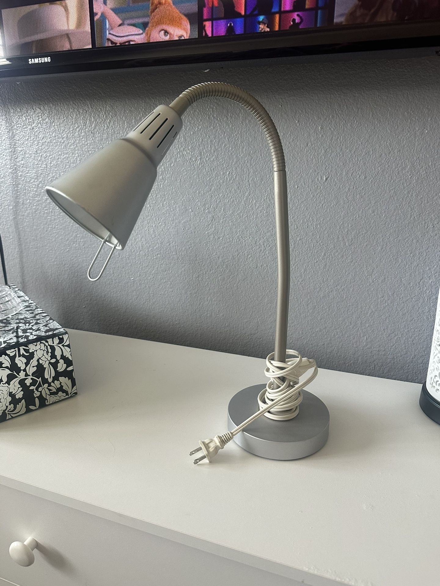 Desk lamp
