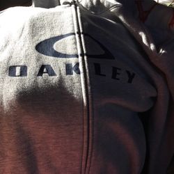 Oakley. Size XXL.