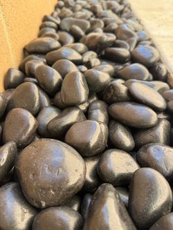 Beach Pebbles Black Polish 1-2 in size 50lb bags