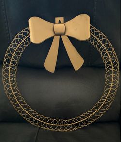 Gold metal wreat holiday card holder