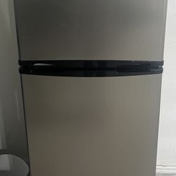 Refrigerator For Sale
